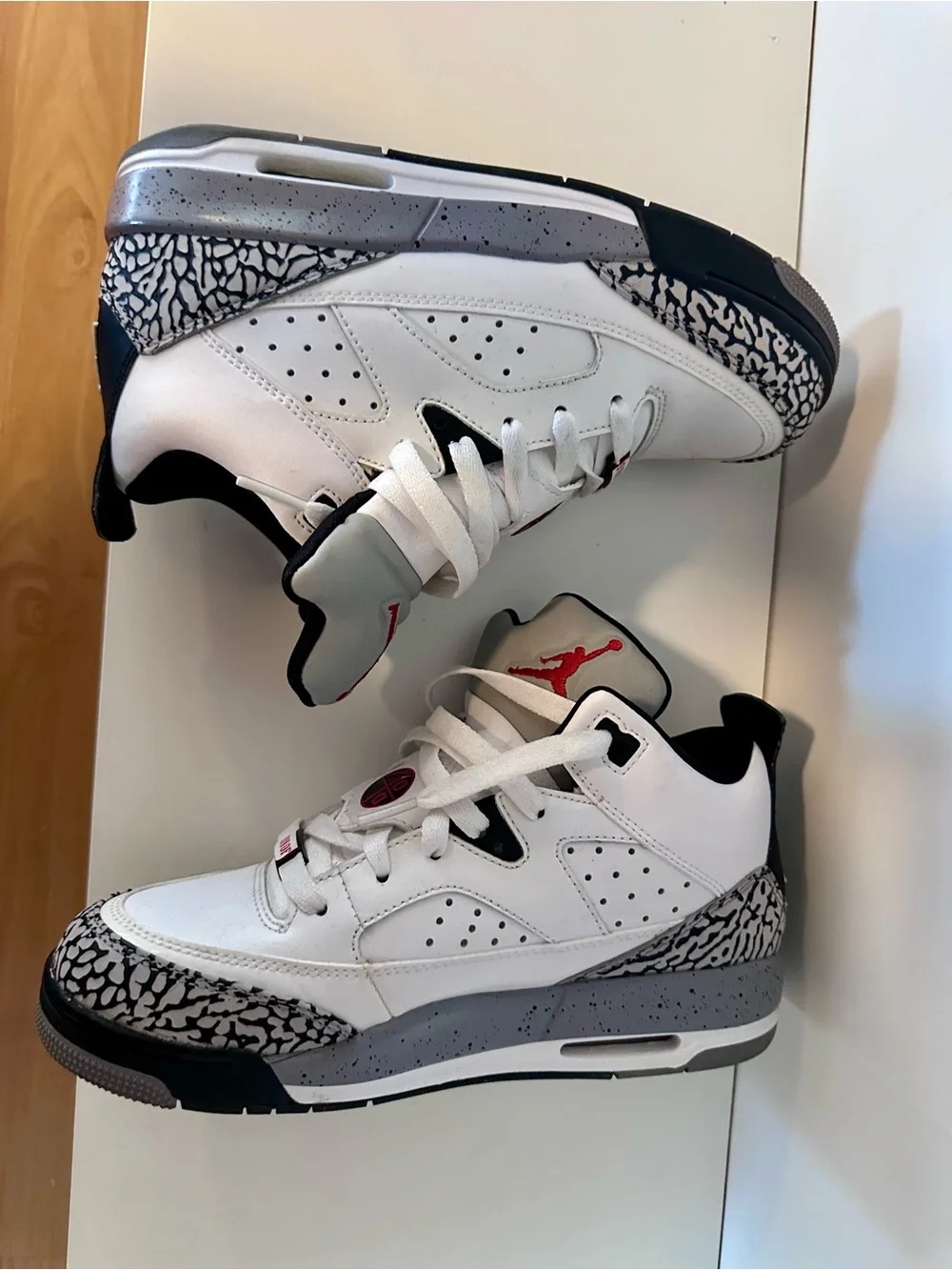 Jordan Son of Mars Low Basketball Sneakers in White, Black and Red Boy 4.5Y